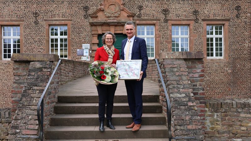 Ministerin Ina Scharrenbach zu Besuch in Niederzier
